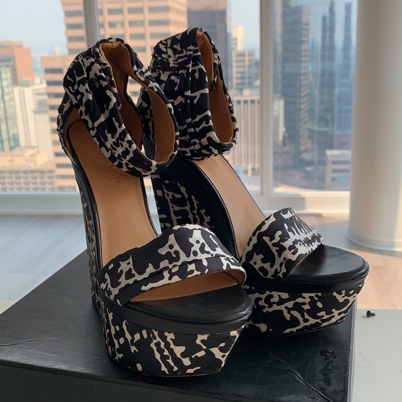 L.A.M.B IOWA WEDGE SANDALS, SIZE 8 1/2 - Picture 6 of 8